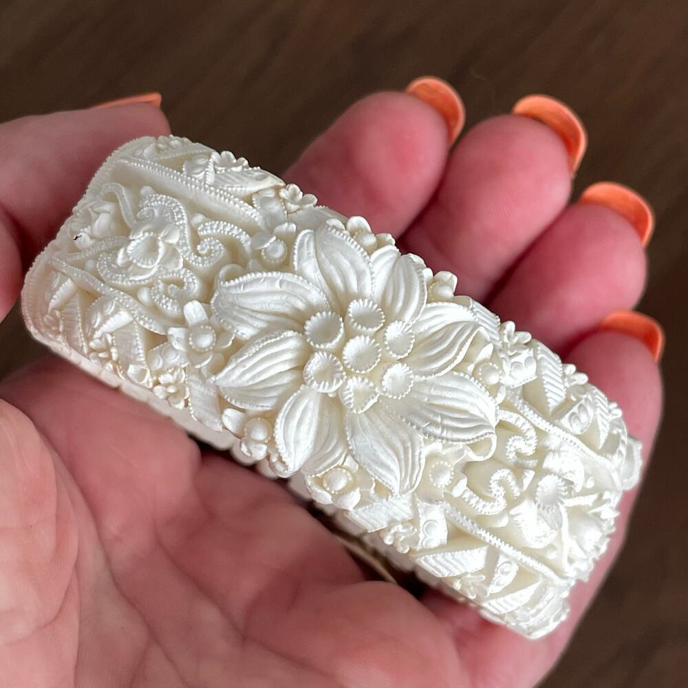 Vintage Celluloid Bracelet Bangle Floral Molded Carved Off White Clamp SMALL